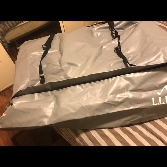 A LLBean soft cargo carrier for a vehicle - Picture 2 of 2